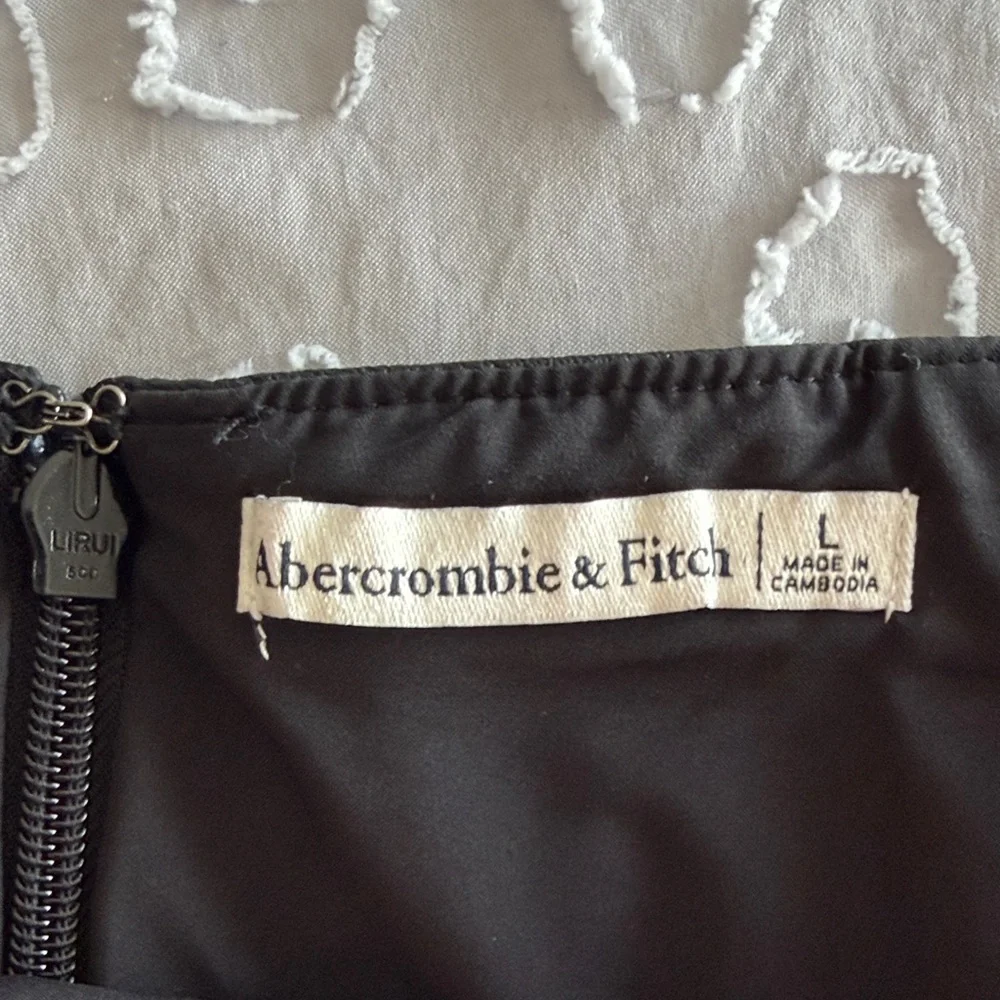 Abercrombie & Fitch Vegan Leather Ruched Mini Skirt size larger - Picture 4 of 8